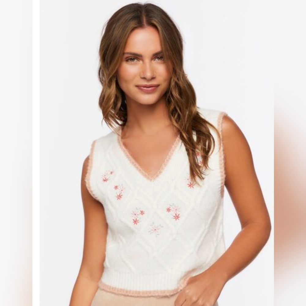 NWT Forever21 Wool Blend Cream Knit Floral Embroidered Sweater Vest Size Medium